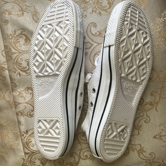 Like new! Converse sneakers - Picture 2 of 5